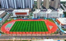 我市已建成中小學(xué)幼兒園266所、凈增學(xué)位72412個縮略圖