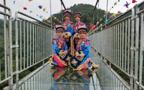 五一長(zhǎng)假首日，漢江源景區(qū)開(kāi)啟“人從眾”模式！非遺表演、三地美食…精彩搶先看！縮略圖