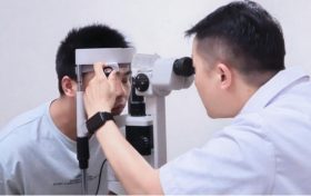 視力追逐戰(zhàn)！“生死時速” 開展FCB手術(shù)，為18歲網(wǎng)脫少年“搶”回視力！縮略圖