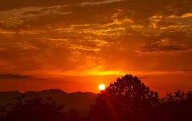 日落尤其溫柔，人間皆是浪漫。草川子景區(qū)邀您看落日享浪漫縮略圖